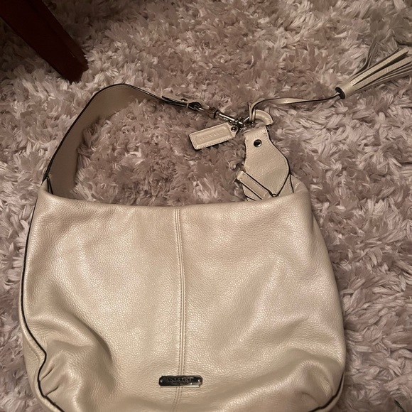 Coach Purse like brand new very immaculately clean - Picture 10 of 13